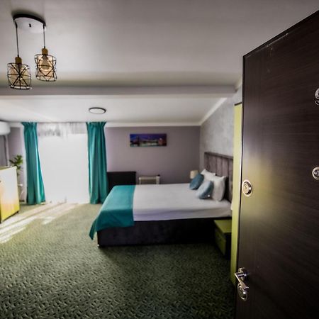 Nelana Hostel Клуж-Напока Екстериор снимка