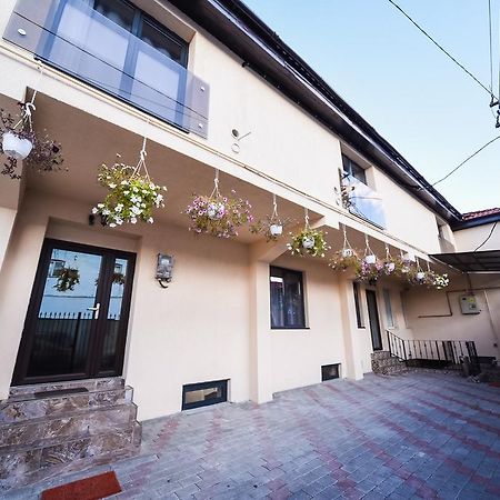 Nelana Hostel Клуж-Напока Екстериор снимка