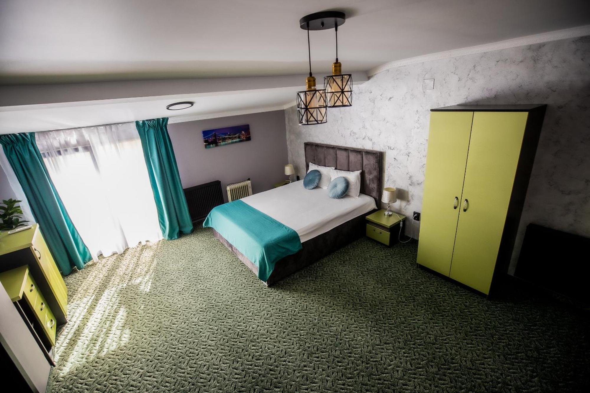 Nelana Hostel Клуж-Напока Екстериор снимка