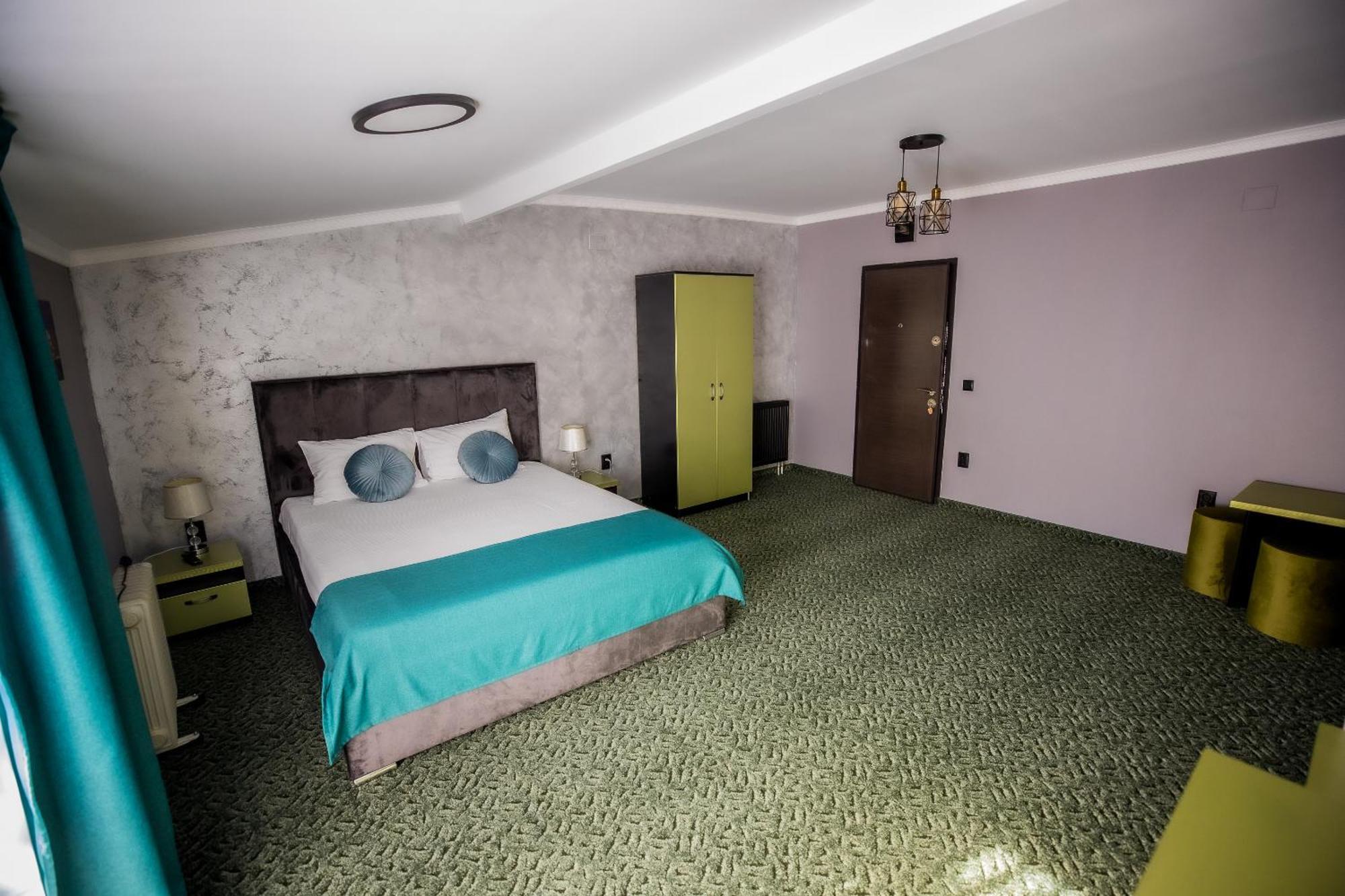 Nelana Hostel Клуж-Напока Екстериор снимка