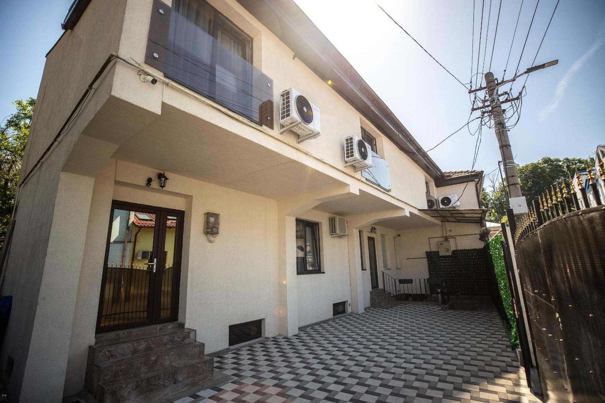Nelana Hostel Клуж-Напока Екстериор снимка