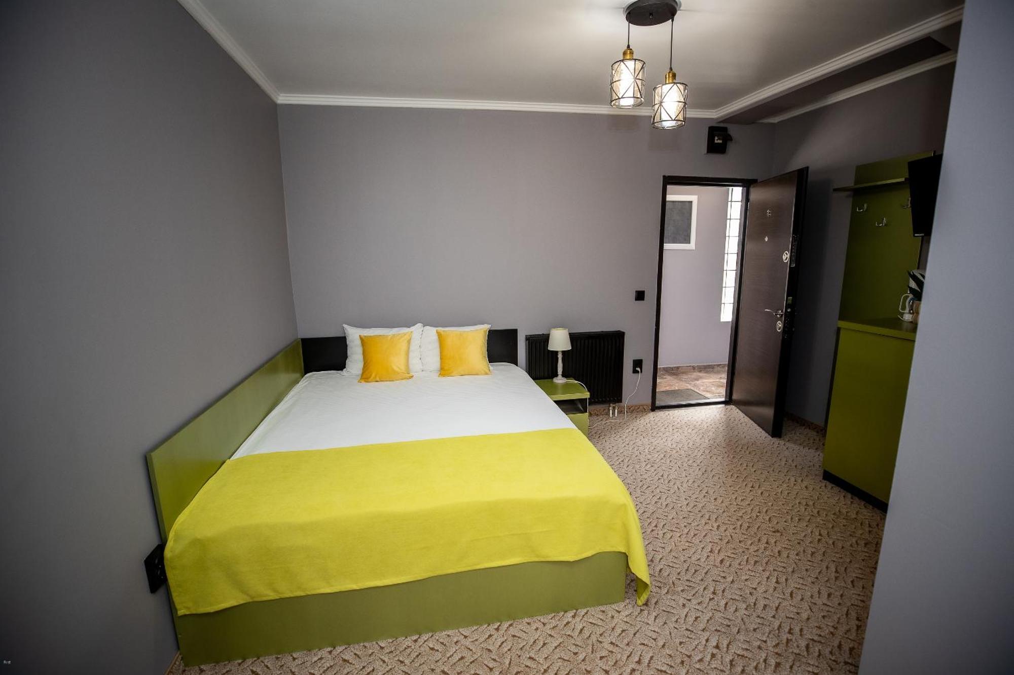 Nelana Hostel Клуж-Напока Екстериор снимка