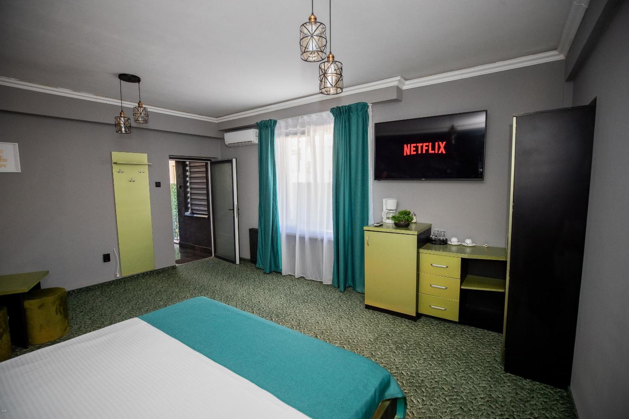 Nelana Hostel Клуж-Напока Екстериор снимка
