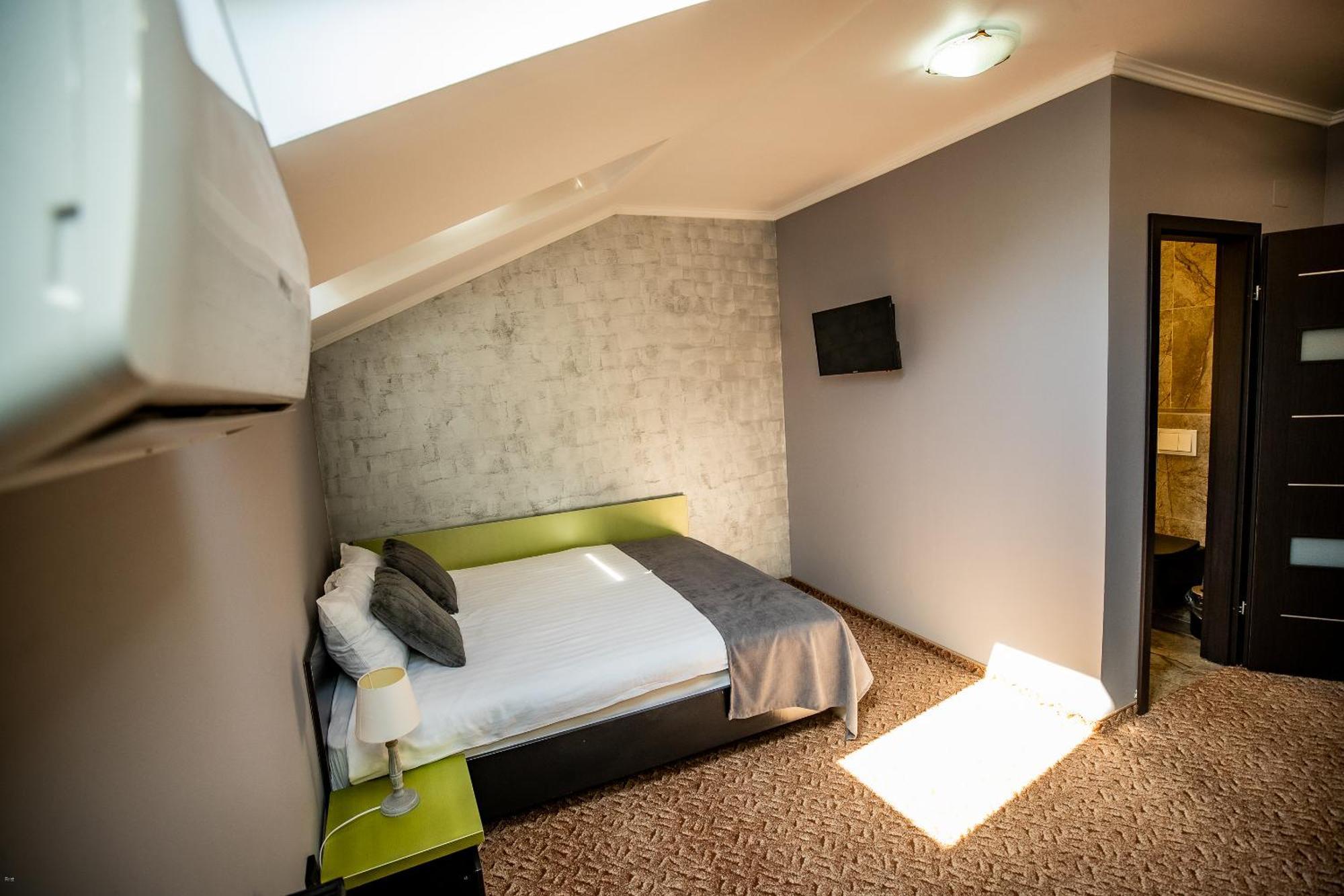 Nelana Hostel Клуж-Напока Екстериор снимка