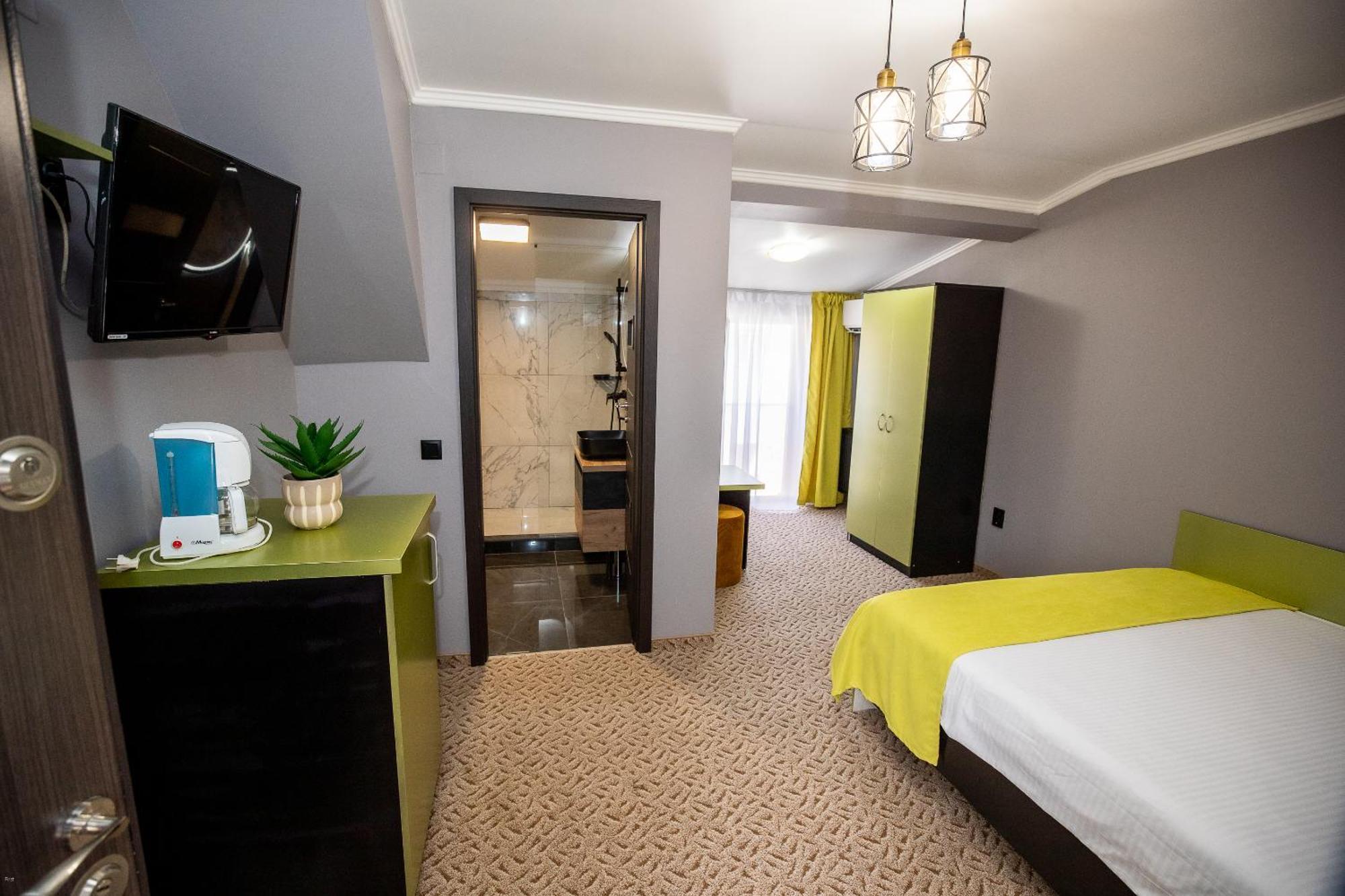 Nelana Hostel Клуж-Напока Екстериор снимка