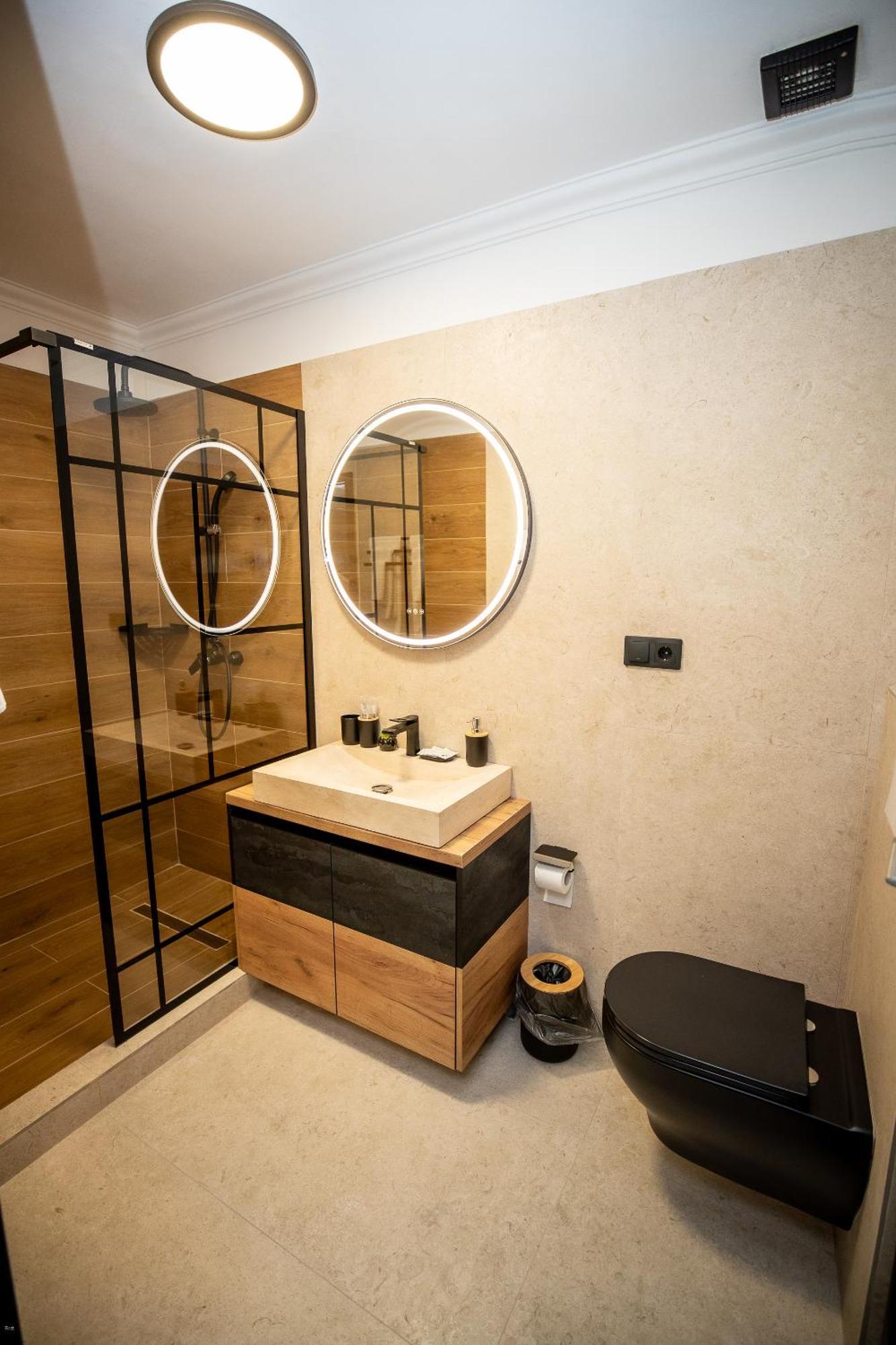 Nelana Hostel Клуж-Напока Екстериор снимка