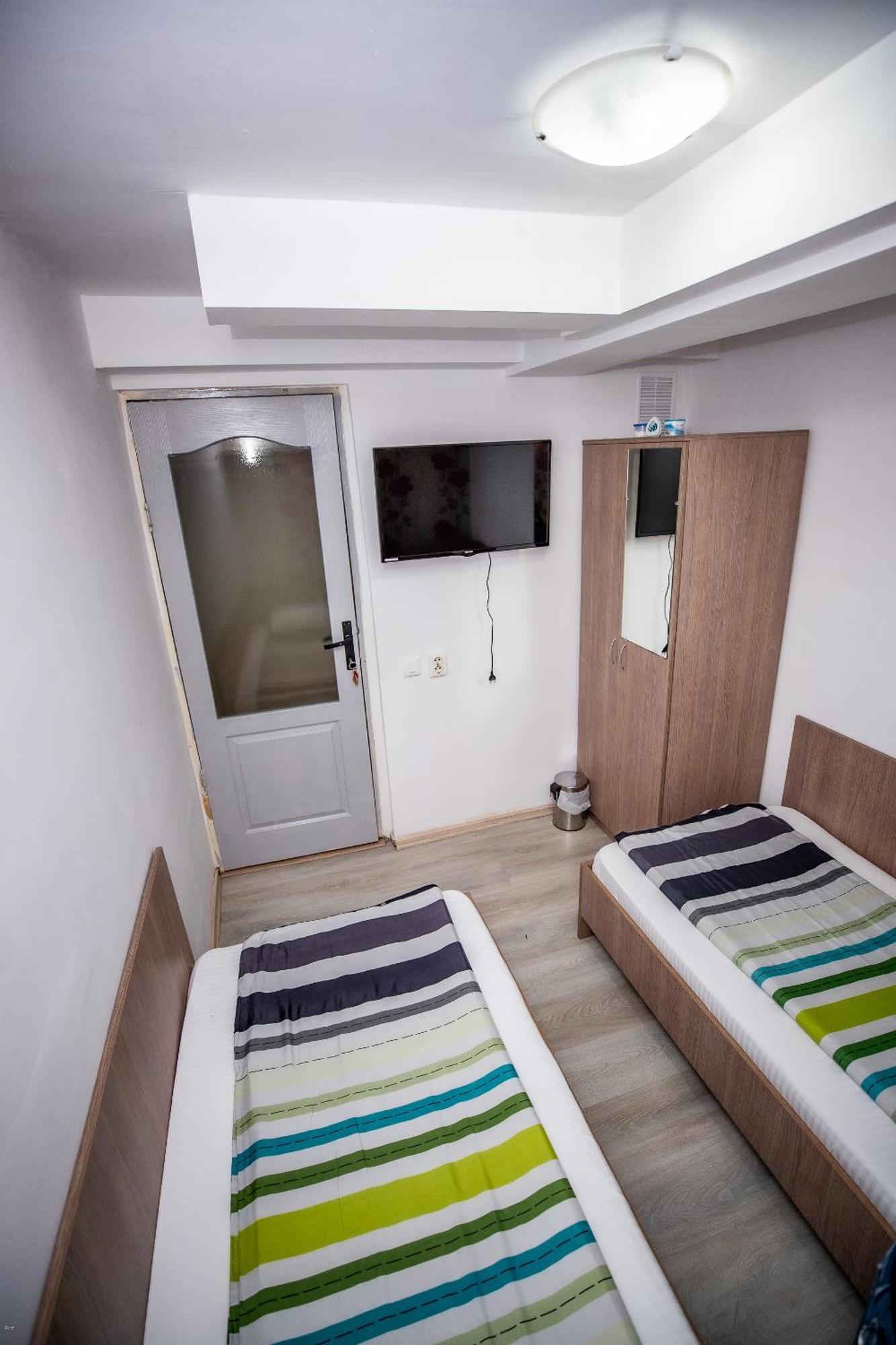 Nelana Hostel Клуж-Напока Екстериор снимка