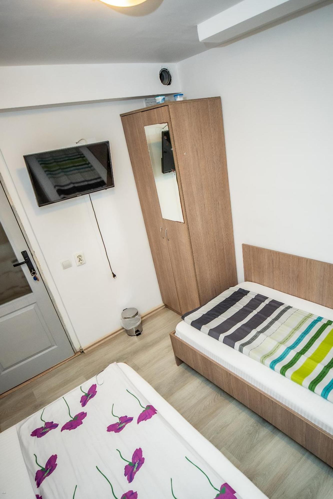 Nelana Hostel Клуж-Напока Екстериор снимка