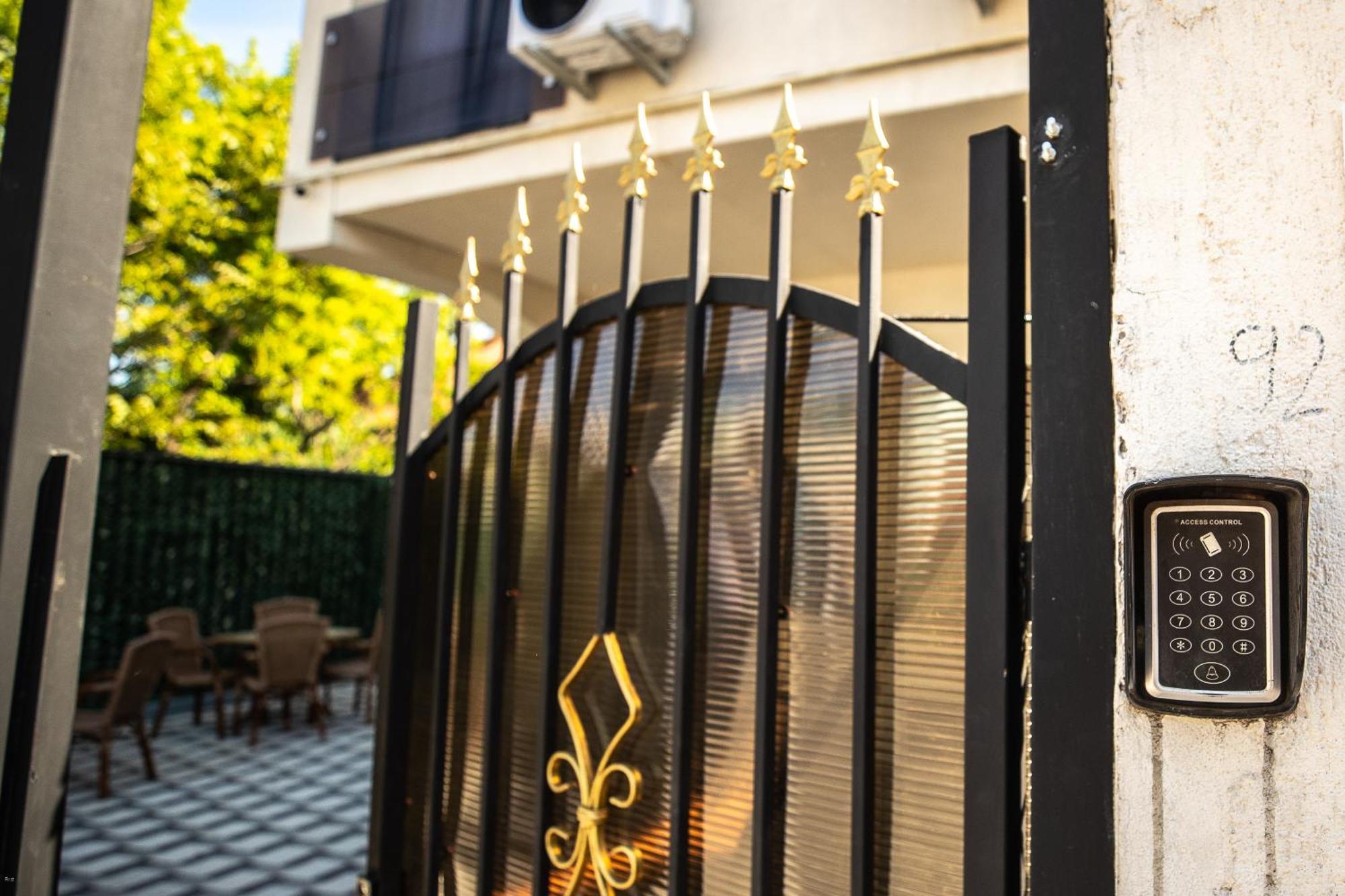 Nelana Hostel Клуж-Напока Екстериор снимка