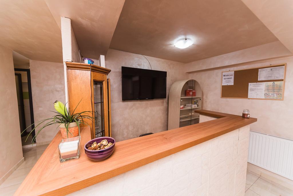 Nelana Hostel Клуж-Напока Екстериор снимка