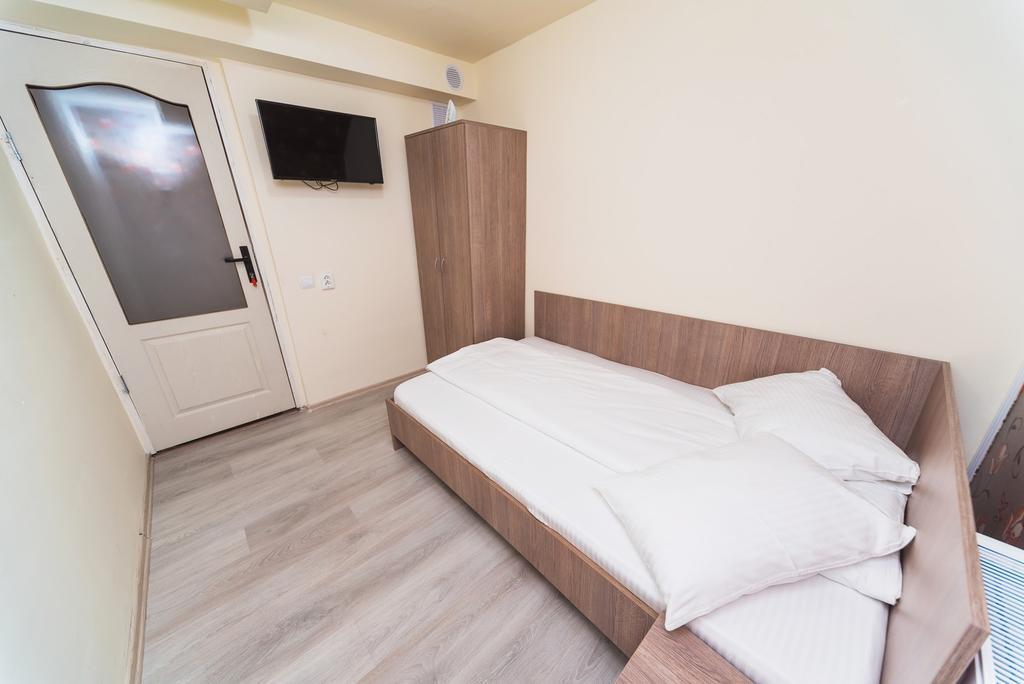 Nelana Hostel Клуж-Напока Екстериор снимка