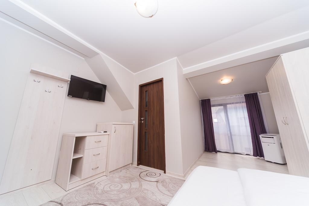 Nelana Hostel Клуж-Напока Екстериор снимка