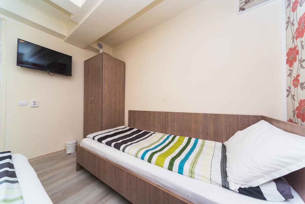 Nelana Hostel Клуж-Напока Екстериор снимка