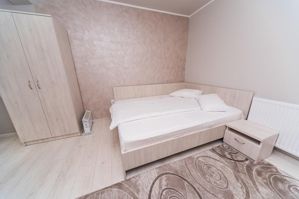 Nelana Hostel Клуж-Напока Екстериор снимка
