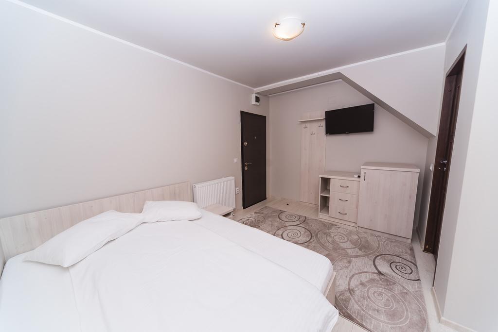 Nelana Hostel Клуж-Напока Екстериор снимка