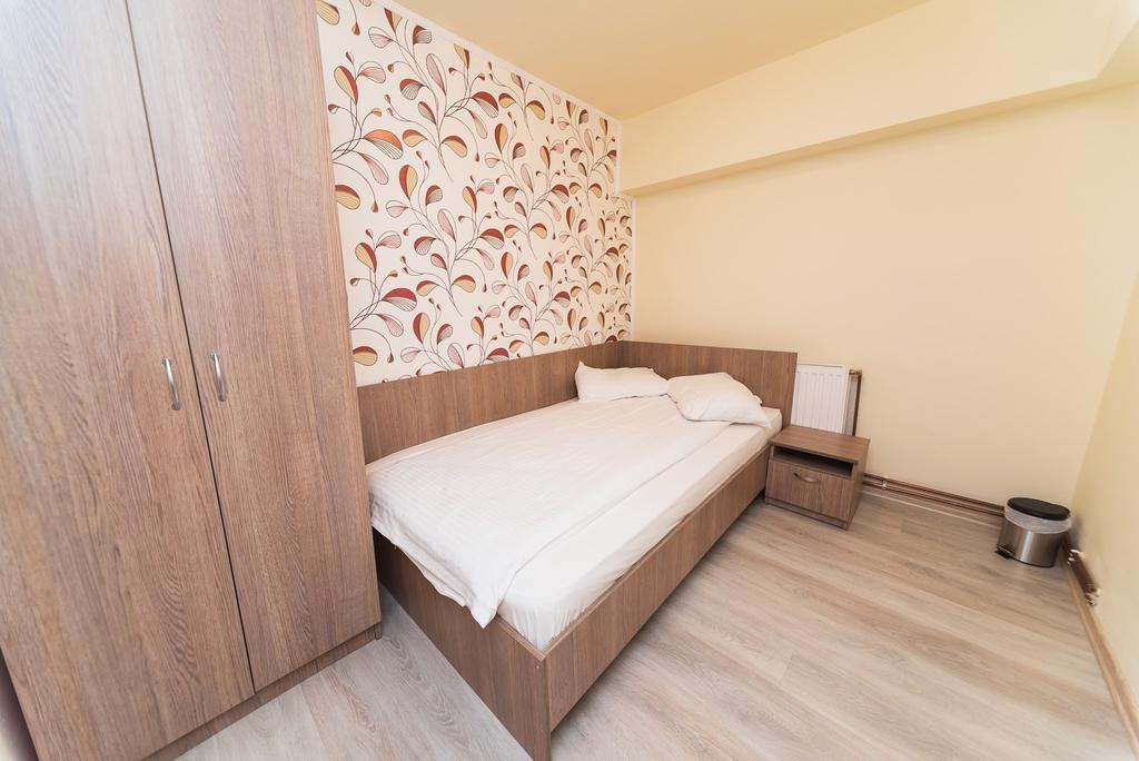 Nelana Hostel Клуж-Напока Екстериор снимка
