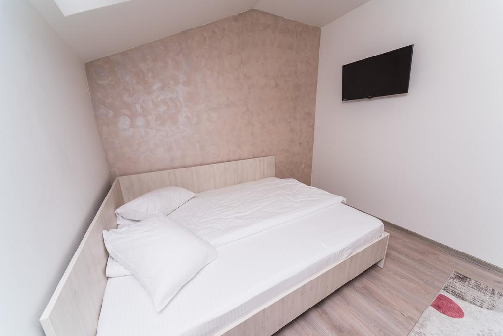 Nelana Hostel Клуж-Напока Екстериор снимка