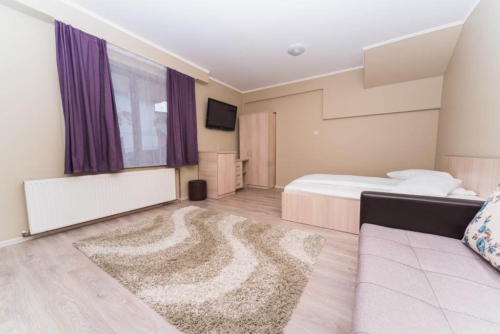Nelana Hostel Клуж-Напока Екстериор снимка
