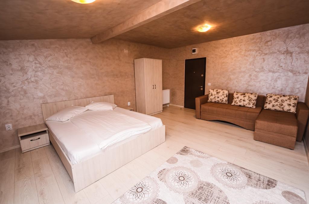 Nelana Hostel Клуж-Напока Екстериор снимка
