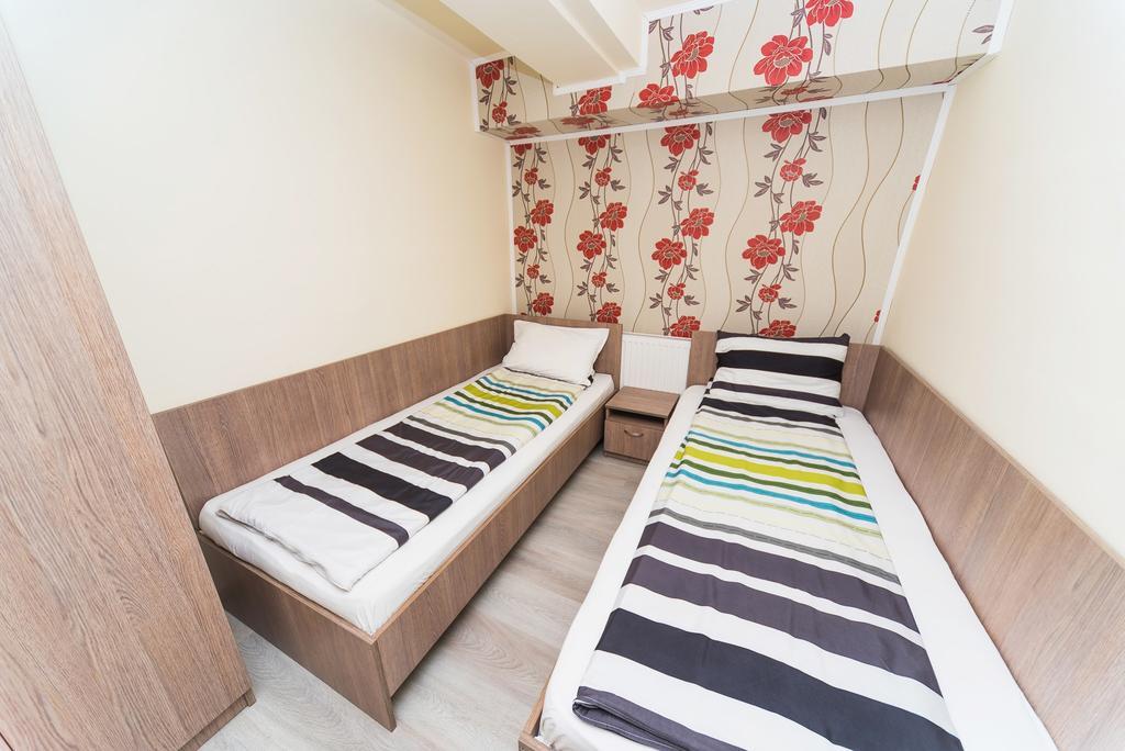 Nelana Hostel Клуж-Напока Екстериор снимка