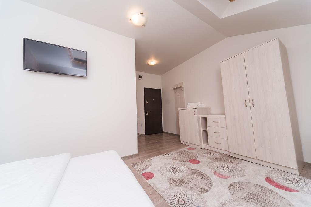 Nelana Hostel Клуж-Напока Екстериор снимка