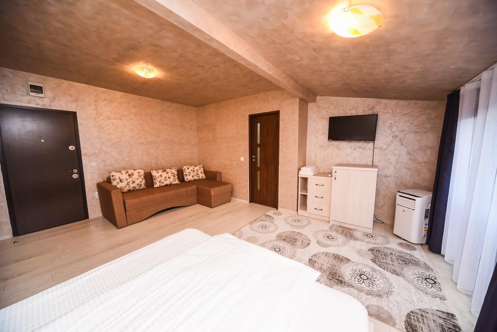 Nelana Hostel Клуж-Напока Екстериор снимка