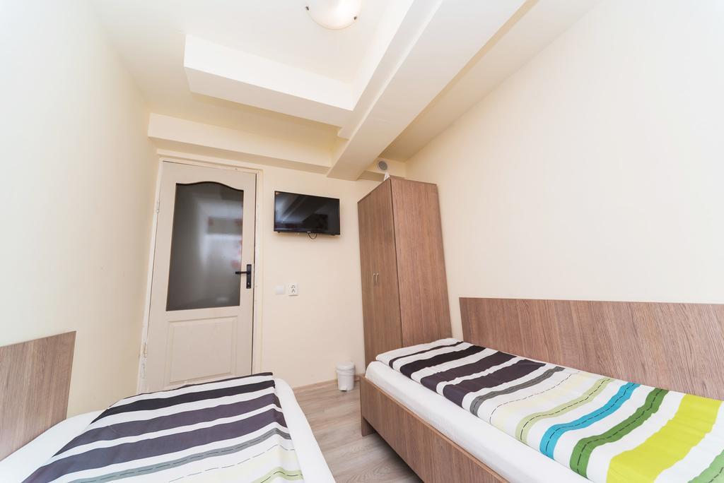 Nelana Hostel Клуж-Напока Екстериор снимка