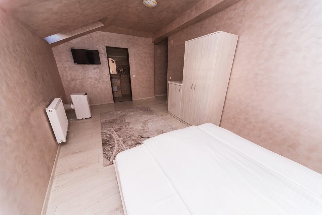 Nelana Hostel Клуж-Напока Екстериор снимка